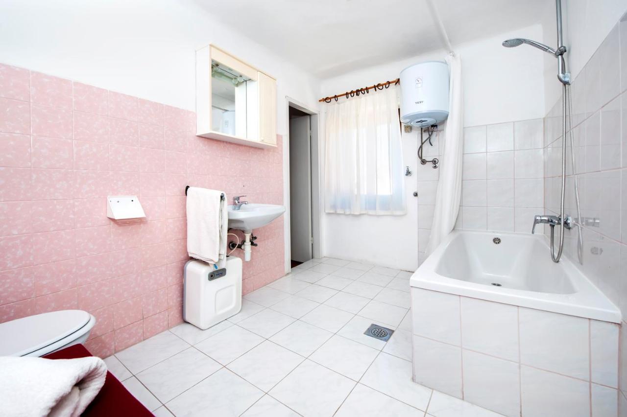 Carera Seaview Apartments 로비니 외부 사진