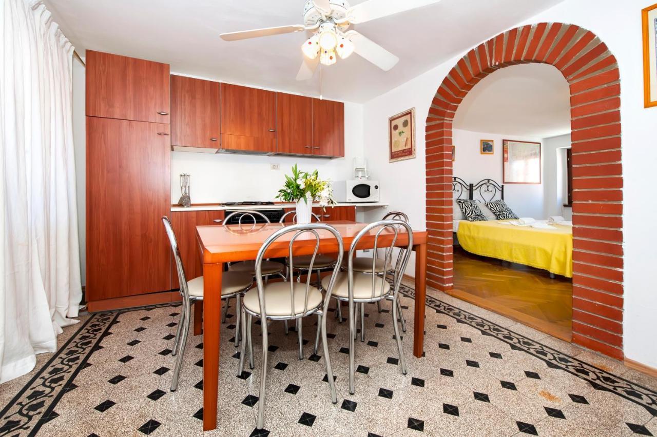 Carera Seaview Apartments 로비니 외부 사진