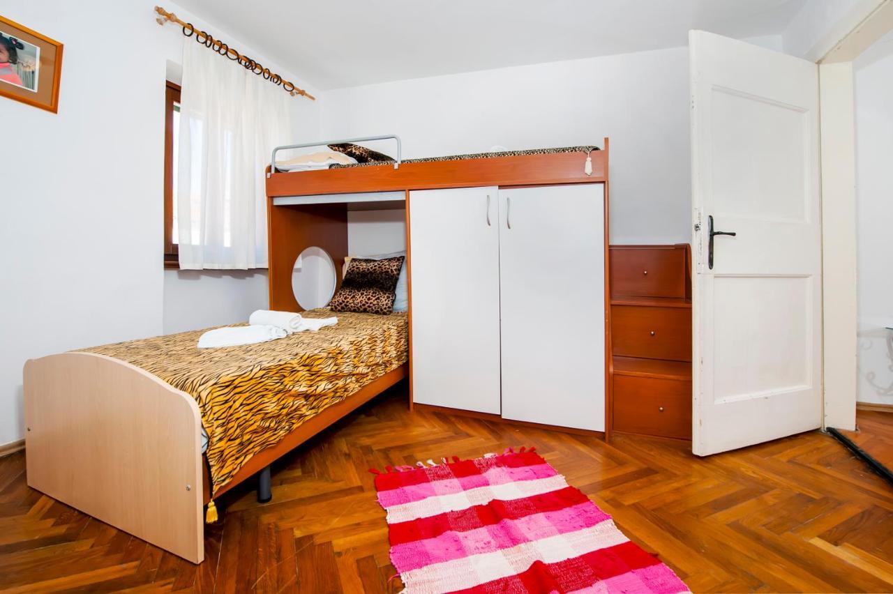 Carera Seaview Apartments 로비니 외부 사진